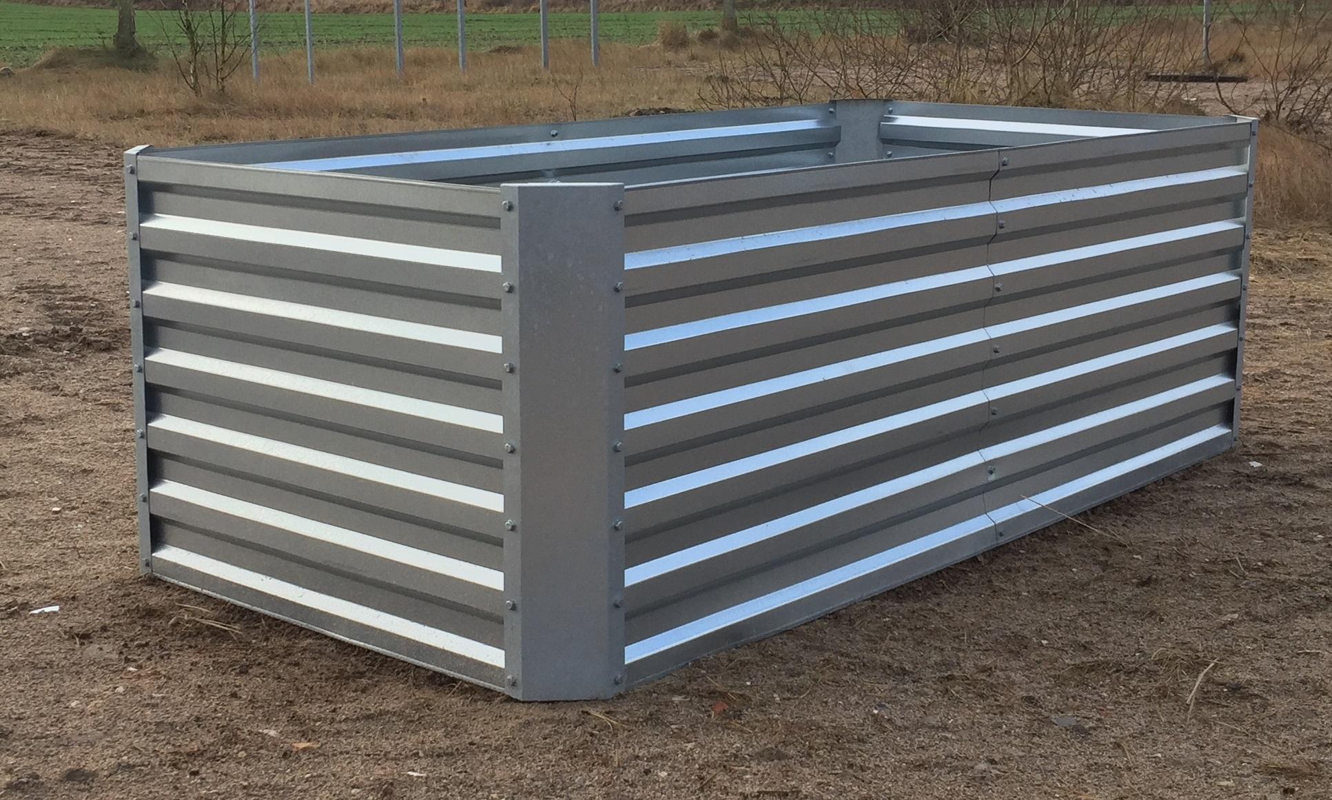 Cama elevada em chapa galvanizada com tampo - Dimensões sem tampo: 184 x 60 x 90 cm (C x A x P, dimensões de plantação)