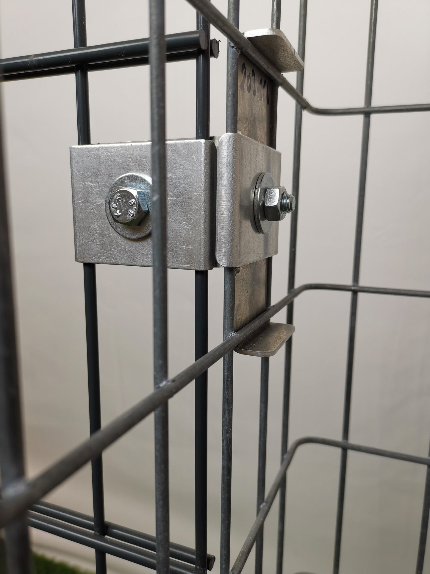 Klem met hekbeugel 5 x 10 cm voor dubbel gaas, aluminium