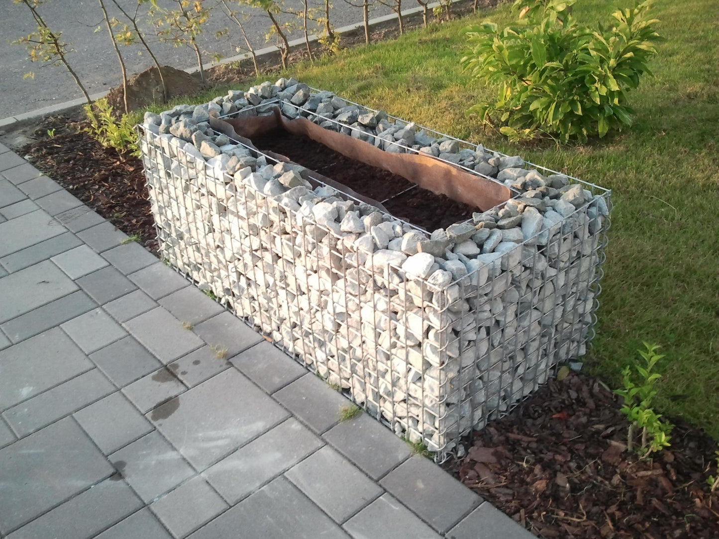 Lecho elevado rectangular 100 cm x 50 cm x 50 cm (L x A x P), malla 5 x 5 cm, espesor de pared 10 cm