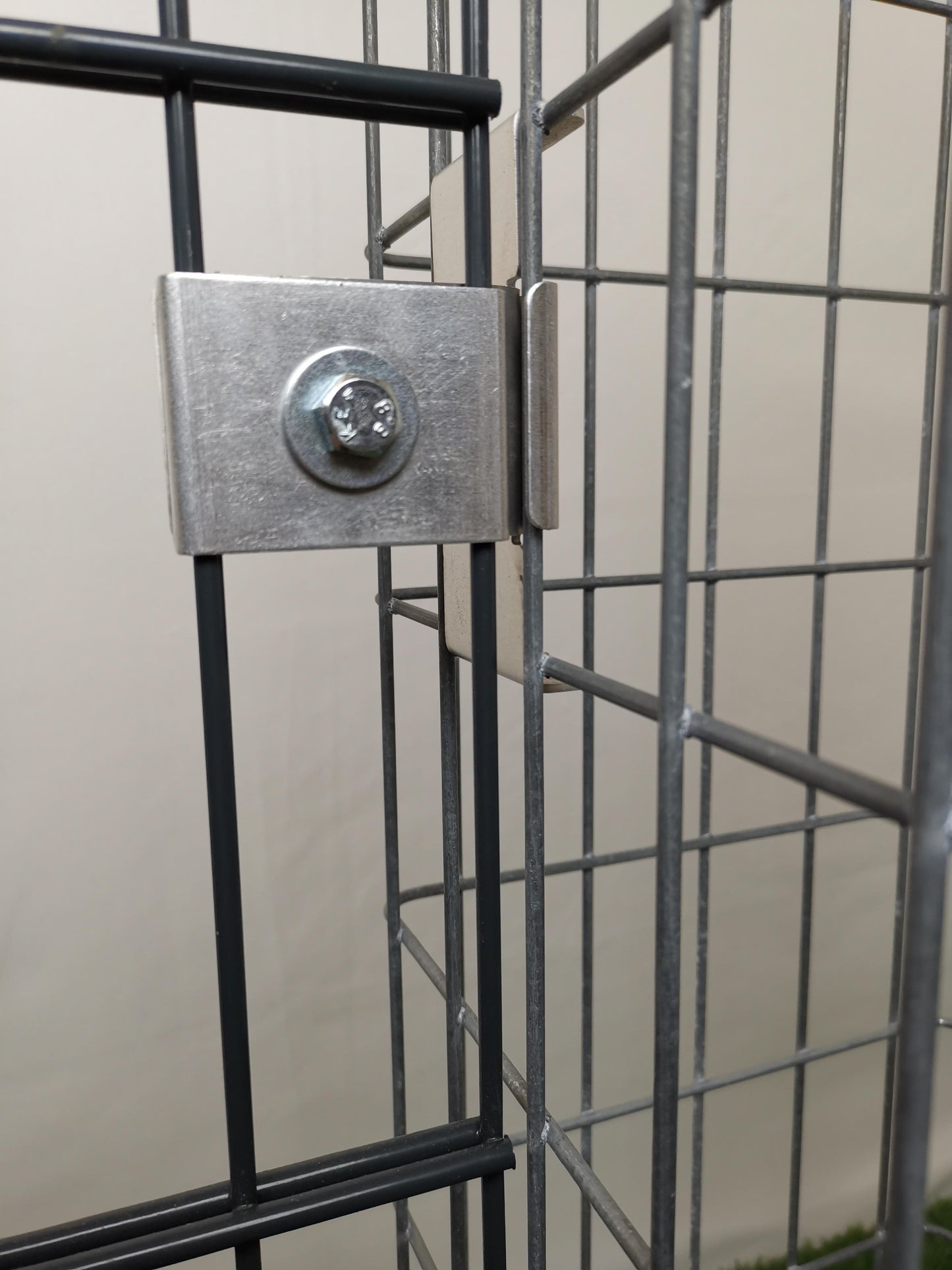 Abrazadera con soporte de valla 5 x 10 cm para tela metálica doble, aluminio