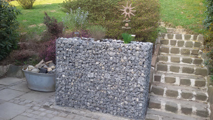 Högbädd, fyrkantig 130 cm x 100 cm x 60 cm (L x H x D), maskstorlek 5 x 5 cm, väggtjocklek 10 cm