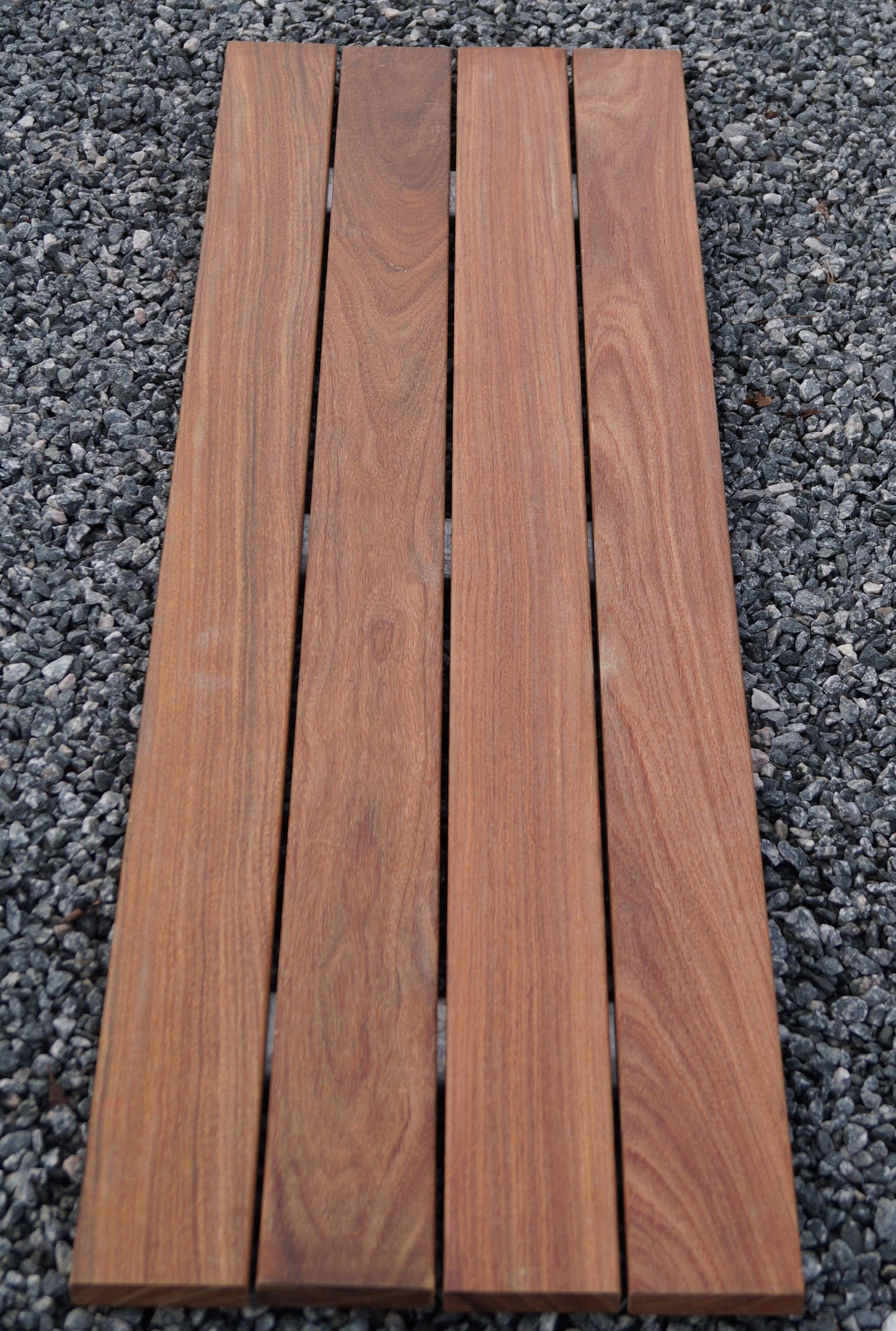 Gabionbænk med 3 spiralformede gabioner lavet af Cumaru-træ, 205 cm lang x 60 cm høj x 37 cm dyb, galvaniseret, MW 5 x 5 cm